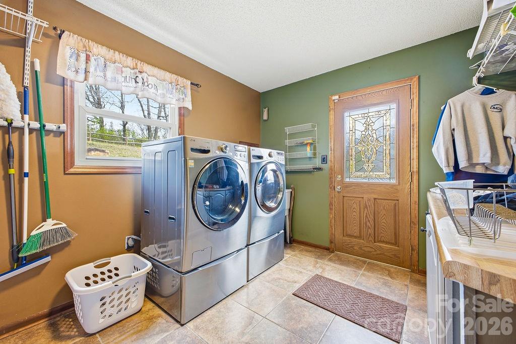 93 Hidden Falls Drive — Asheville