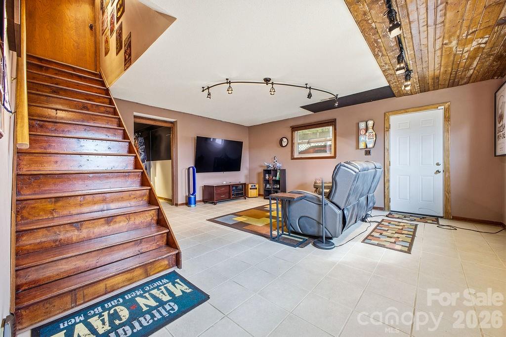 93 Hidden Falls Drive — Asheville