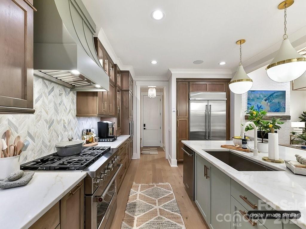 1002 Kingbird Lane #7 — Clover