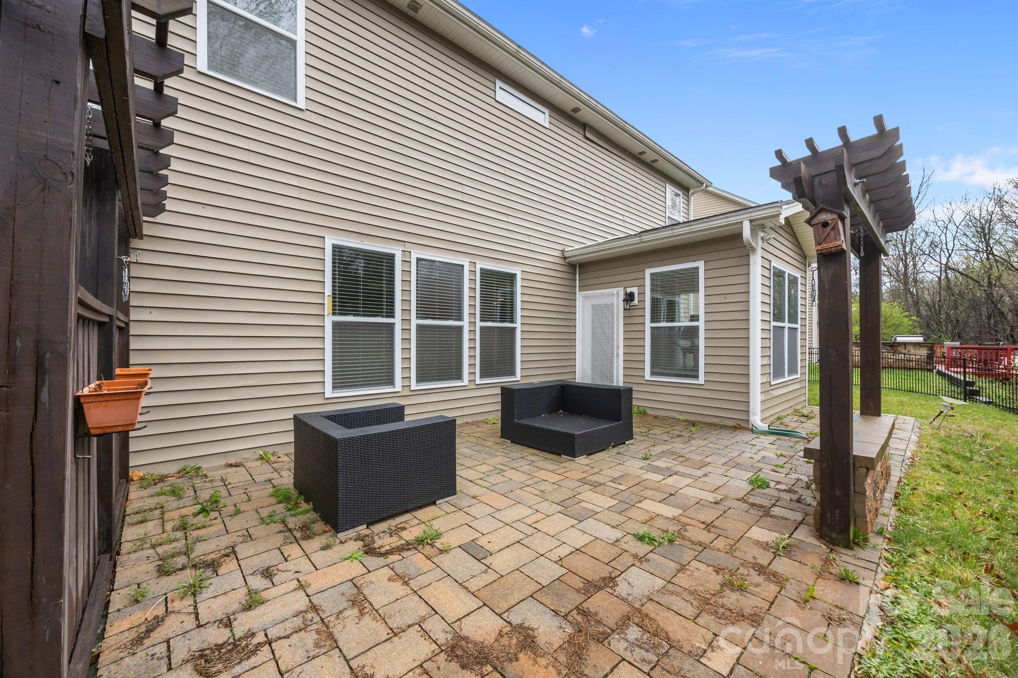 10817 Bere Island Drive — Charlotte