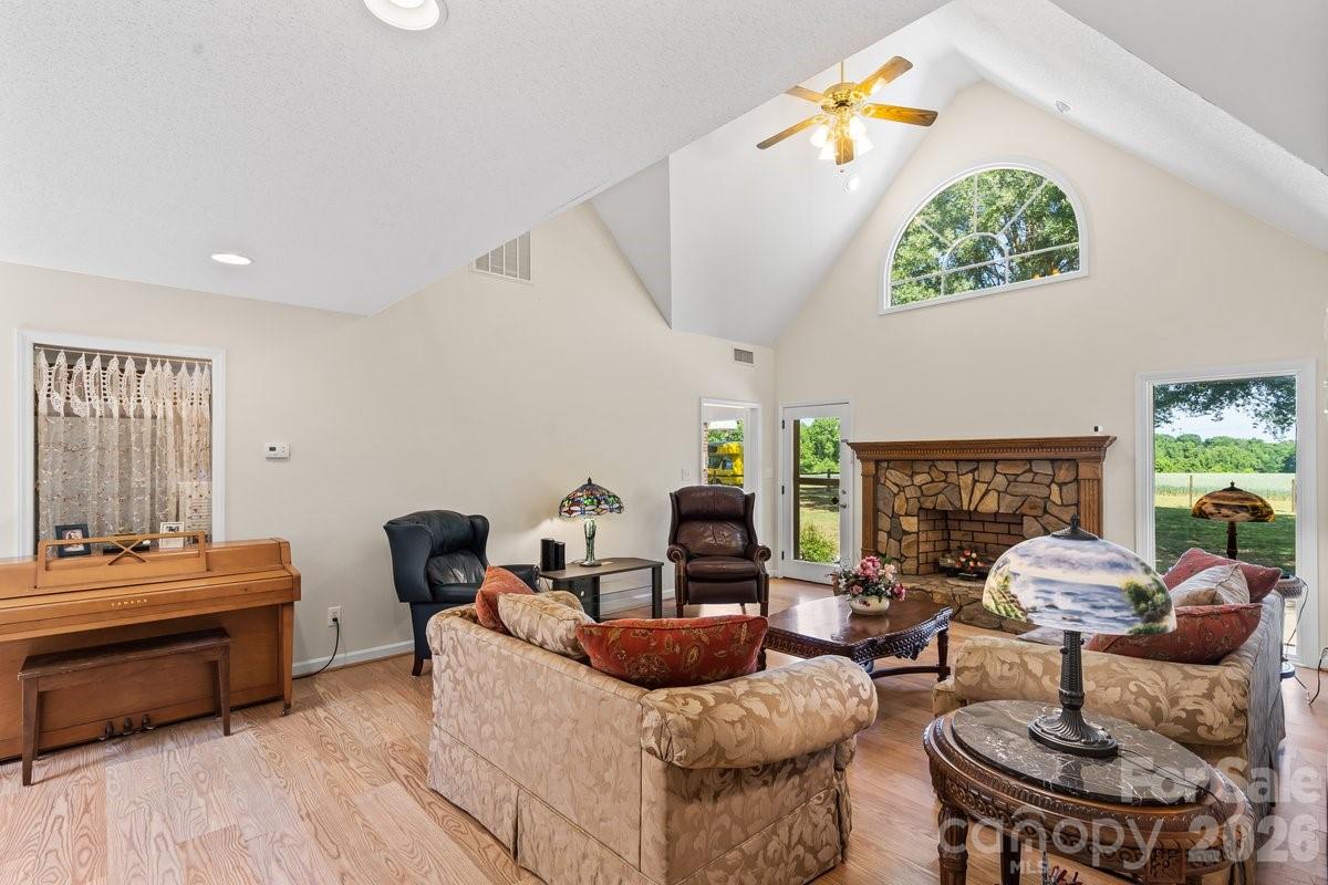 4711 Duncan Road — Monroe