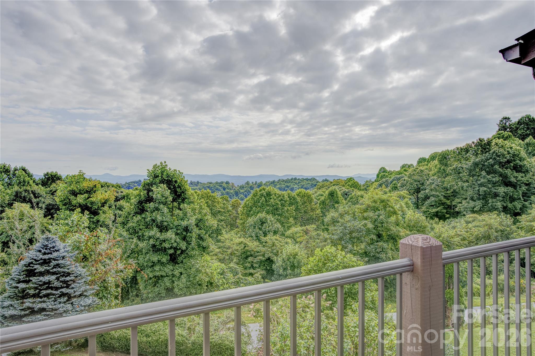 204 Fleetwood Plaza — Hendersonville