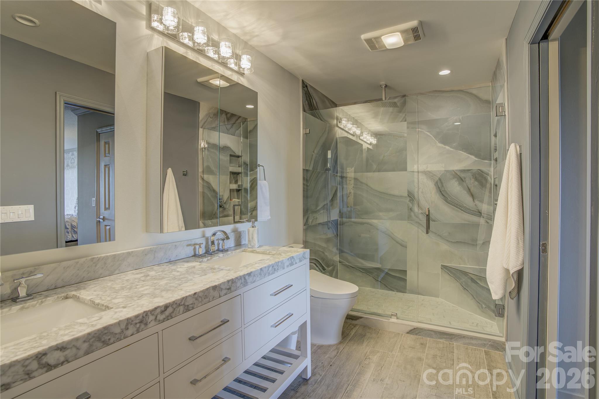 204 Fleetwood Plaza — Hendersonville
