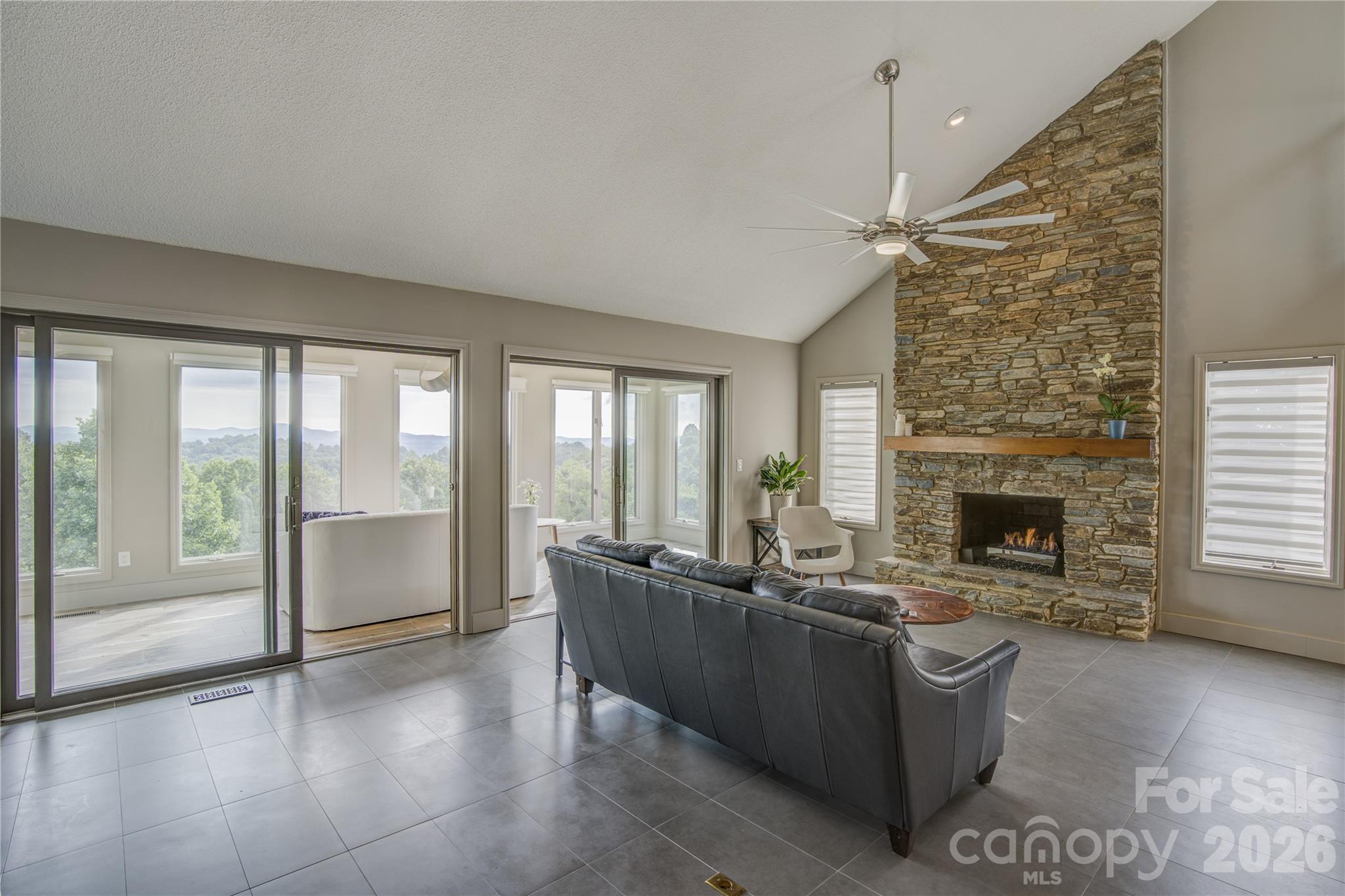 204 Fleetwood Plaza — Hendersonville