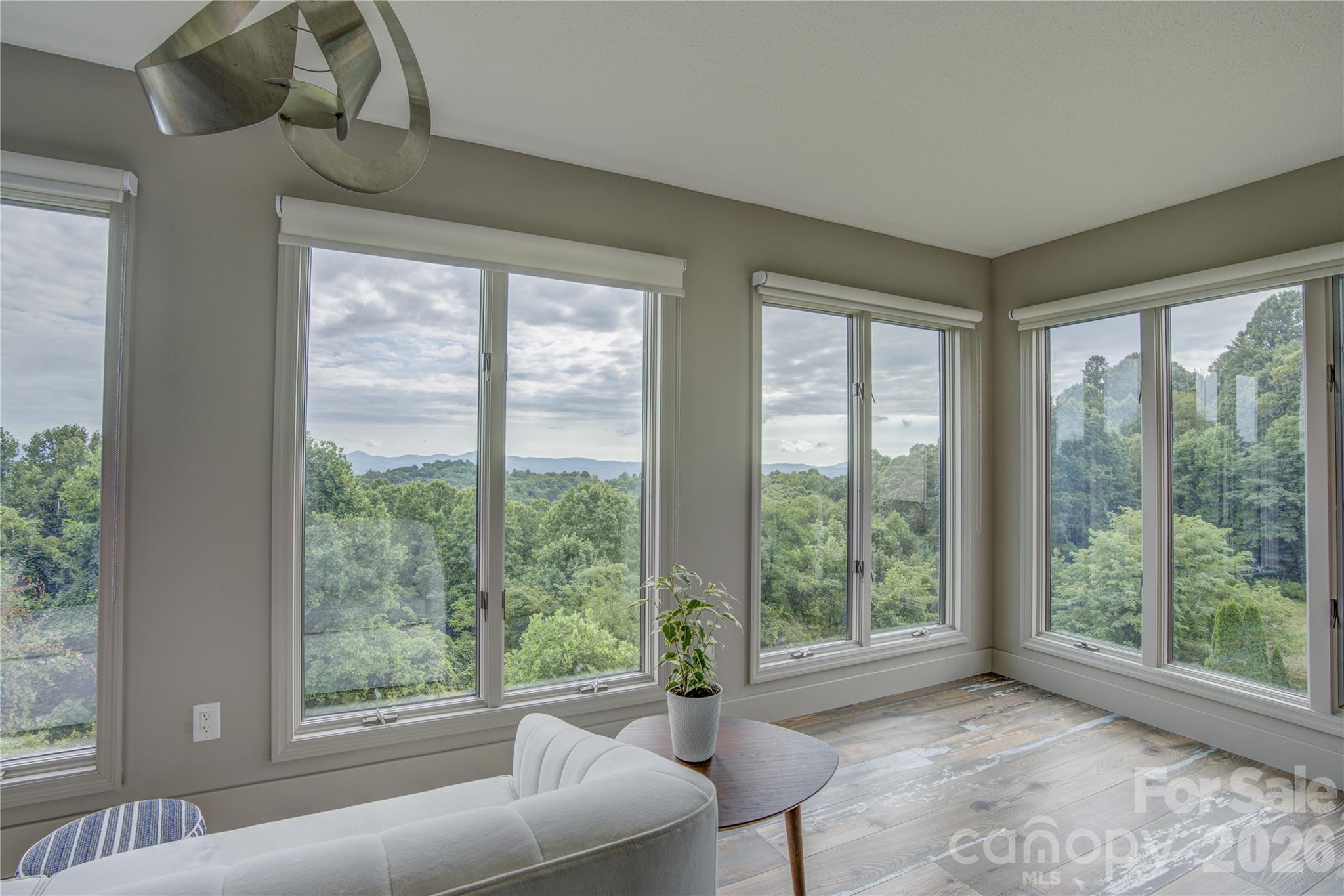 204 Fleetwood Plaza — Hendersonville