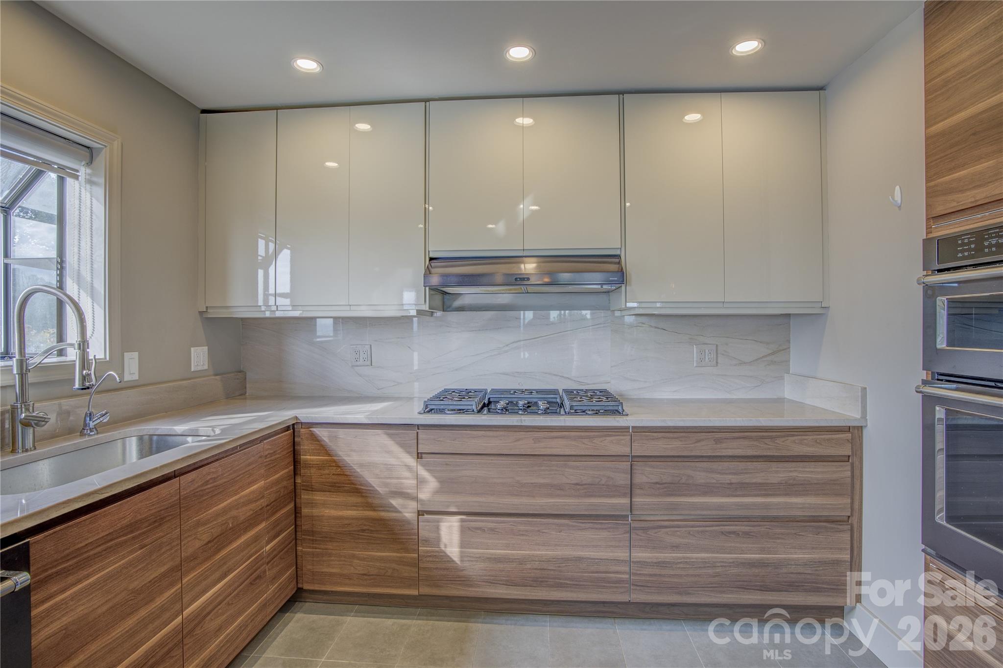 204 Fleetwood Plaza — Hendersonville