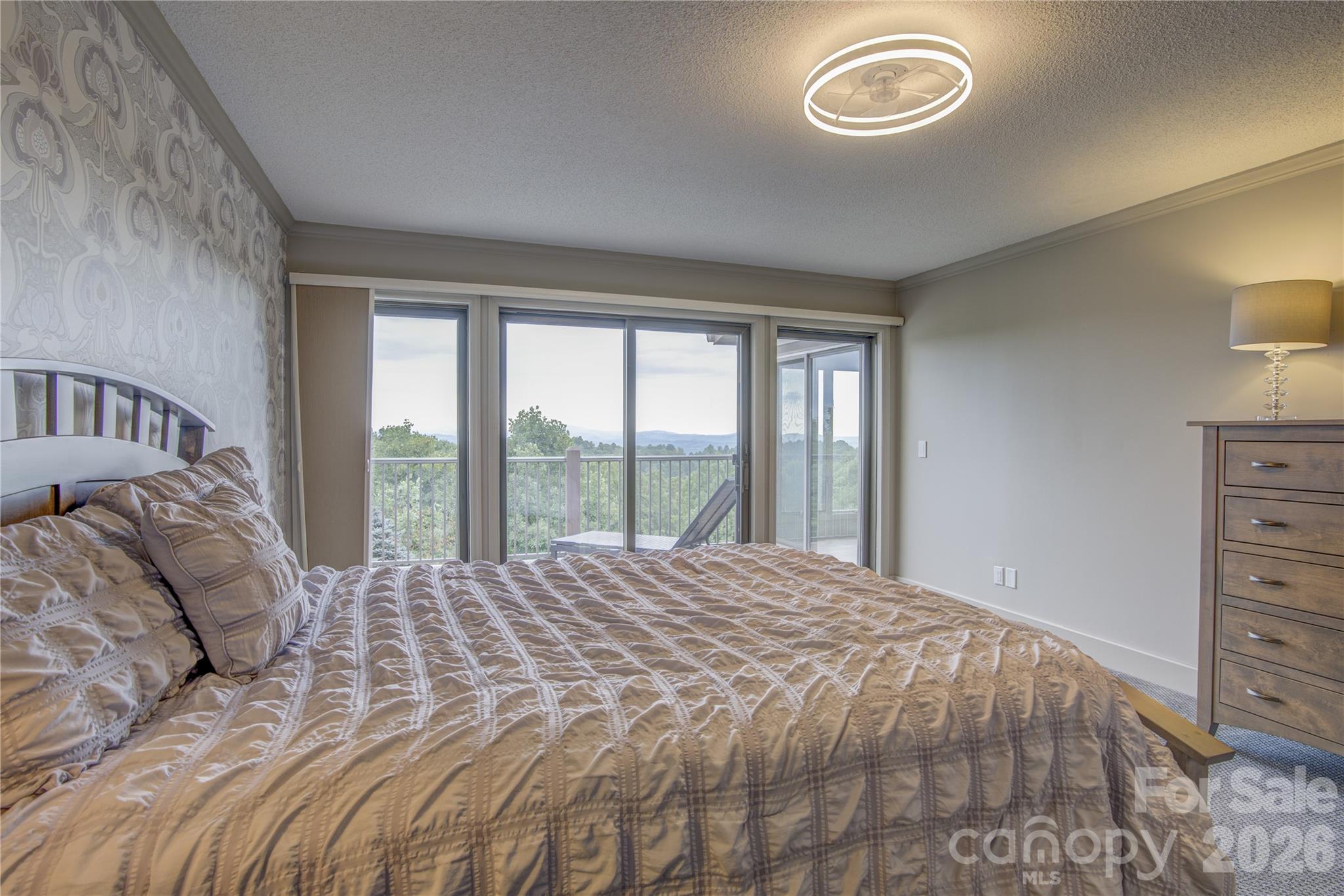 204 Fleetwood Plaza — Hendersonville