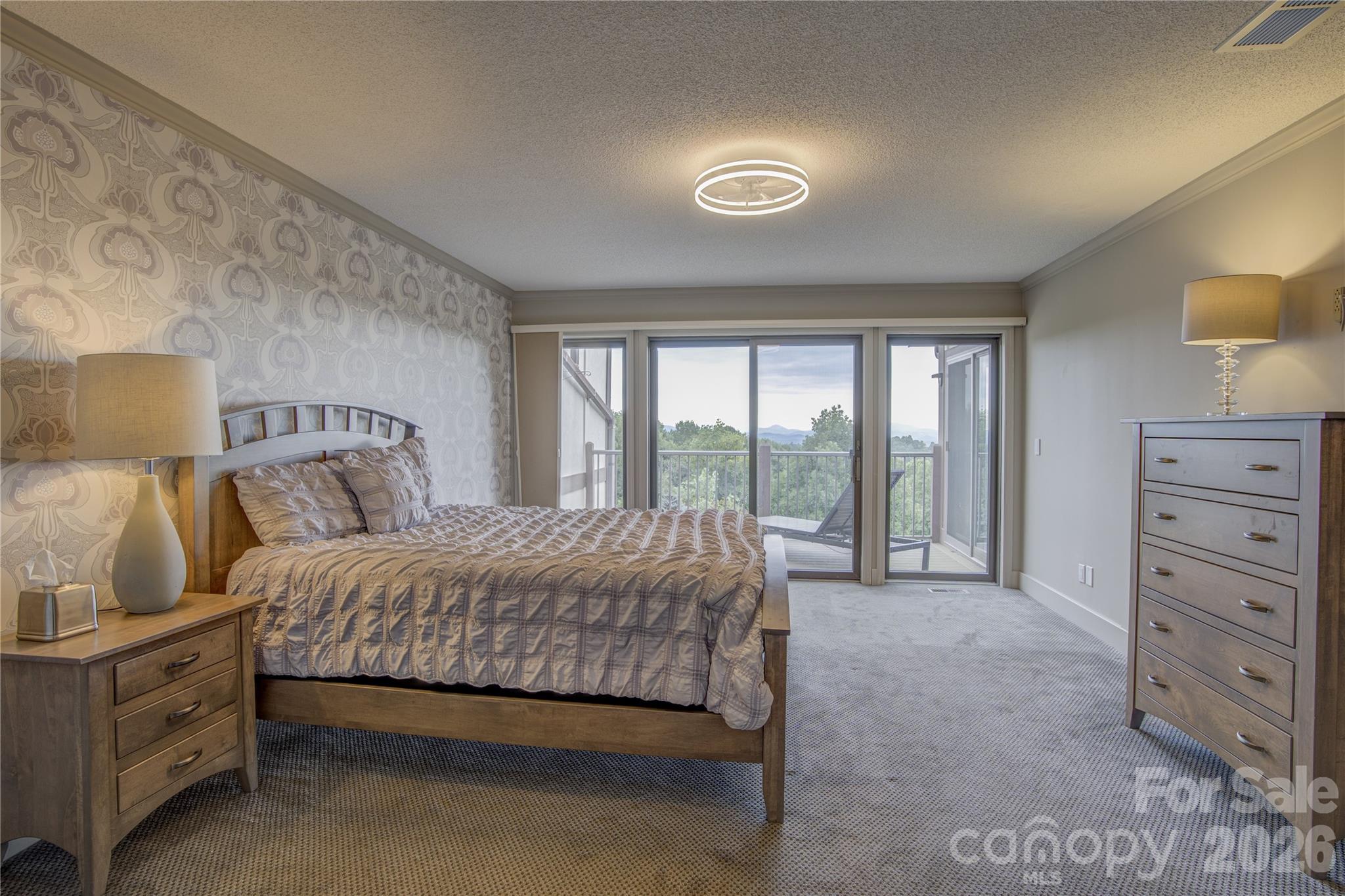 204 Fleetwood Plaza — Hendersonville