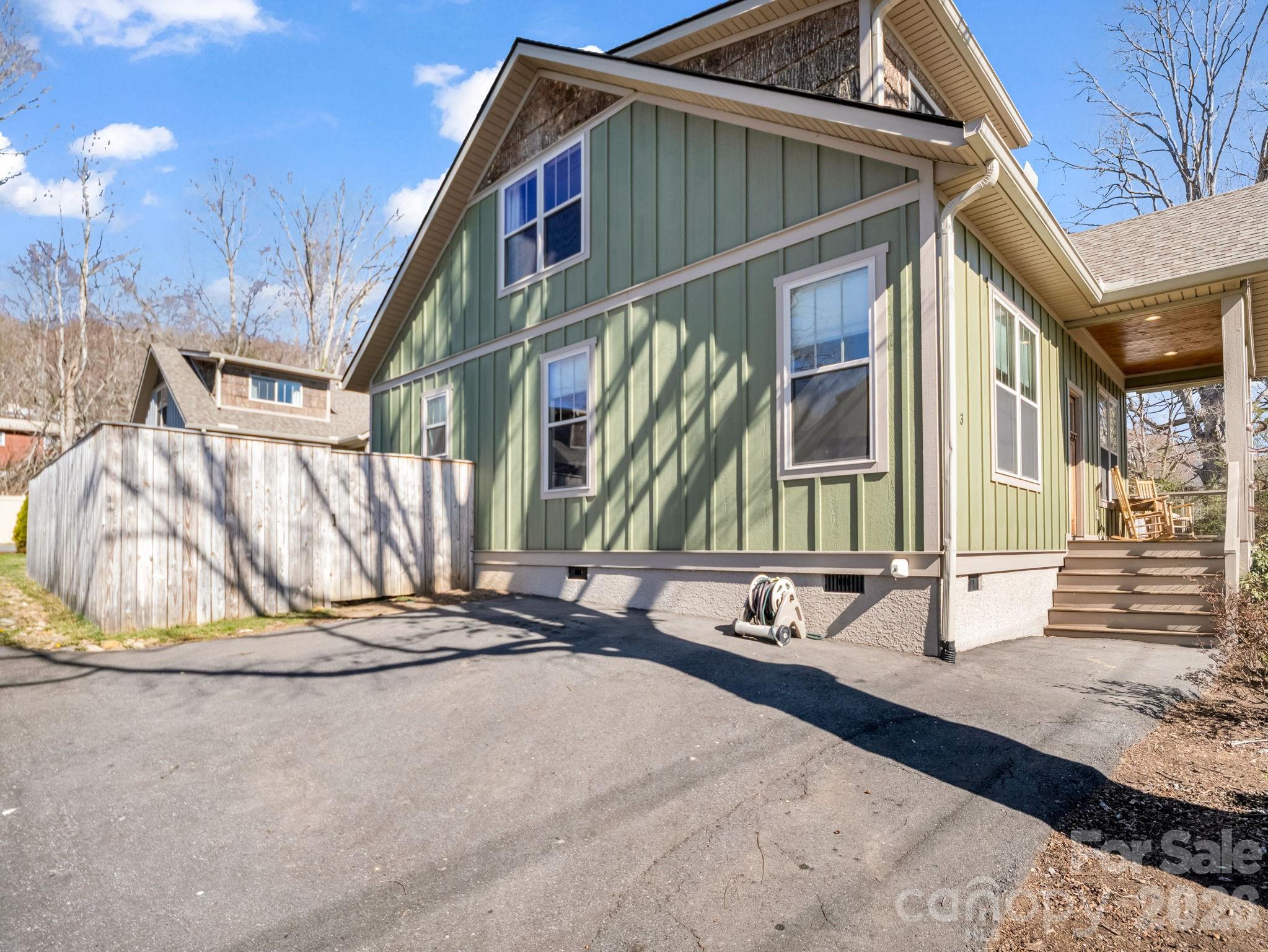 3 Staffordshire Drive — Black Mountain