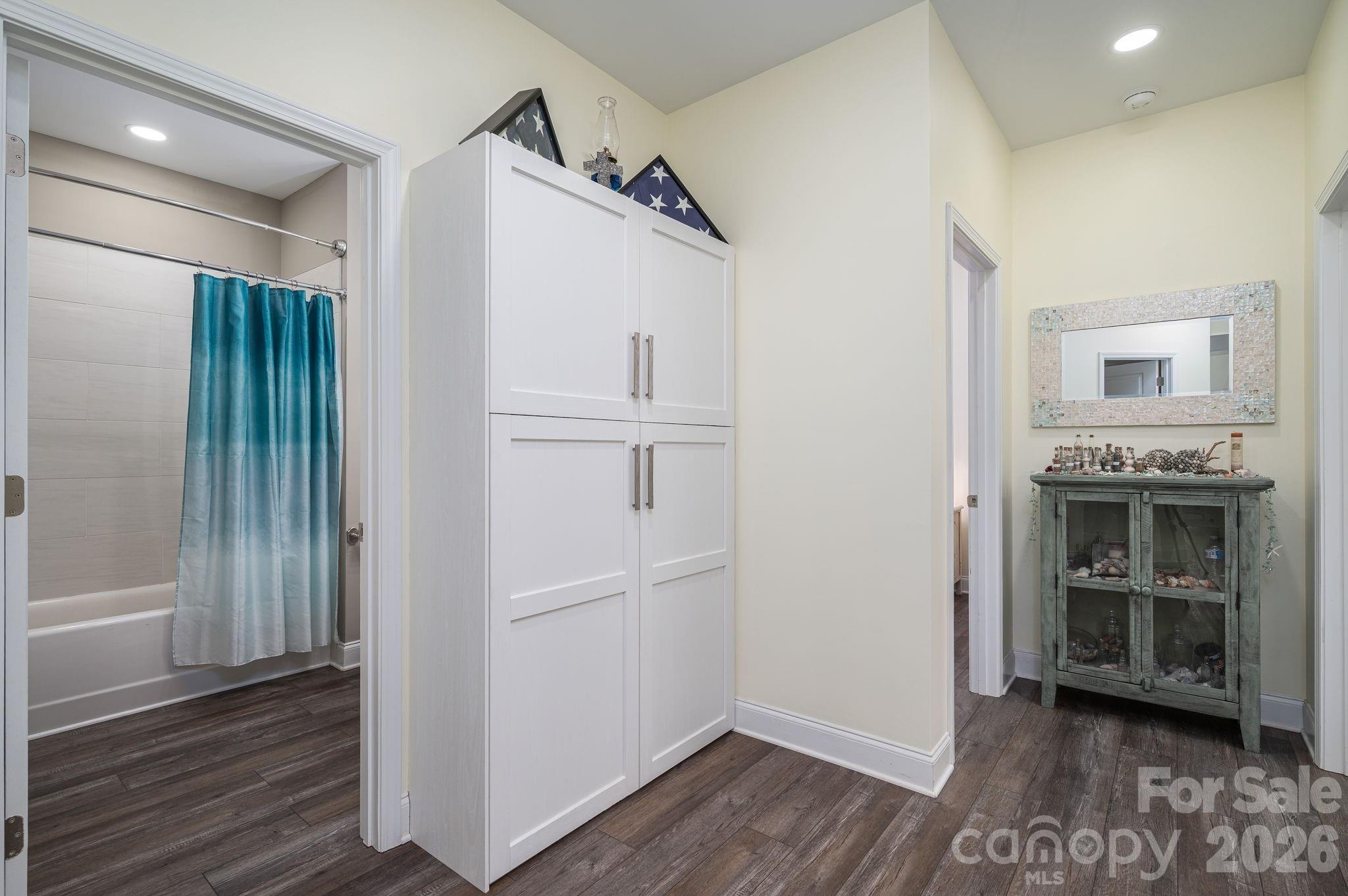 1310 Western Hills Lane — Vale