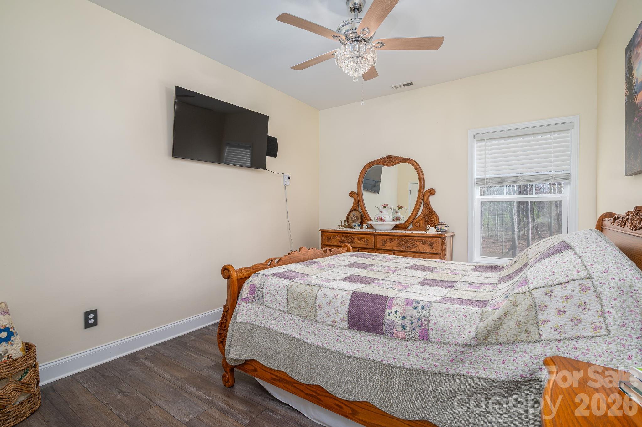 1310 Western Hills Lane — Vale