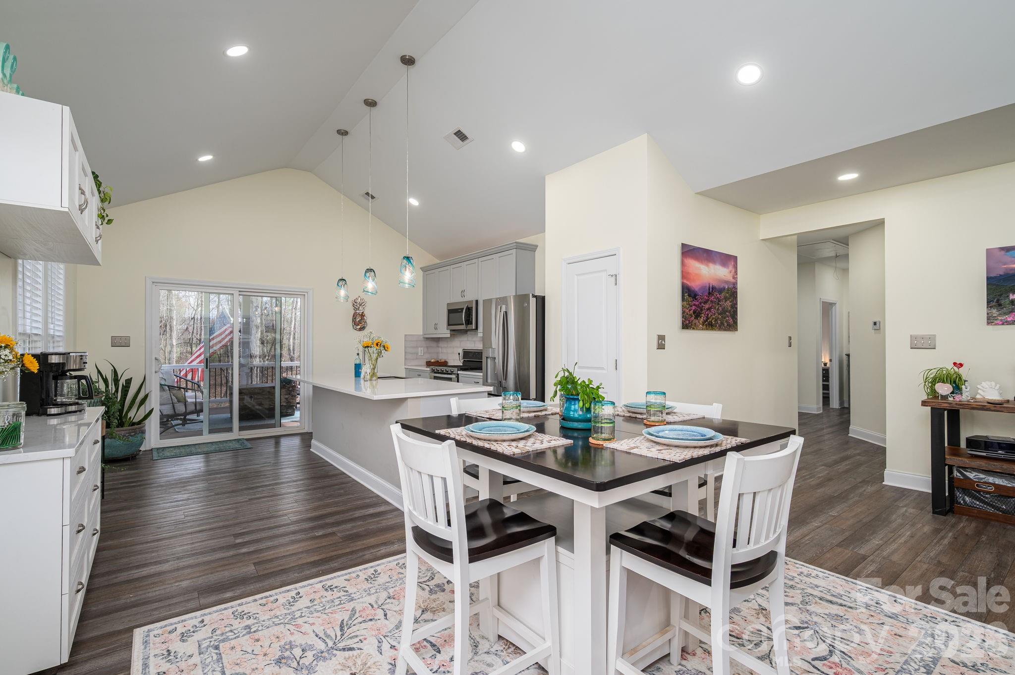 1310 Western Hills Lane — Vale