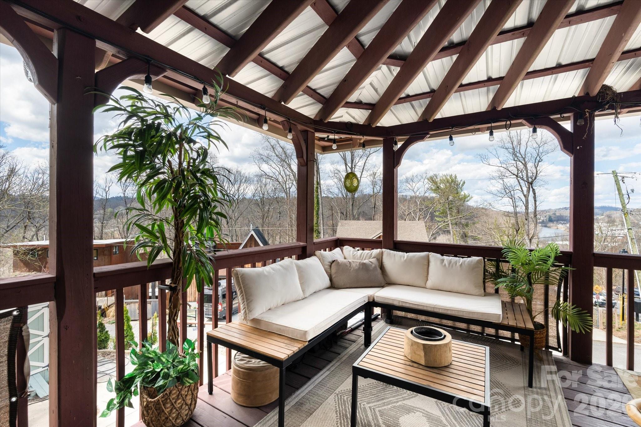 61 Hibriten Drive — Asheville