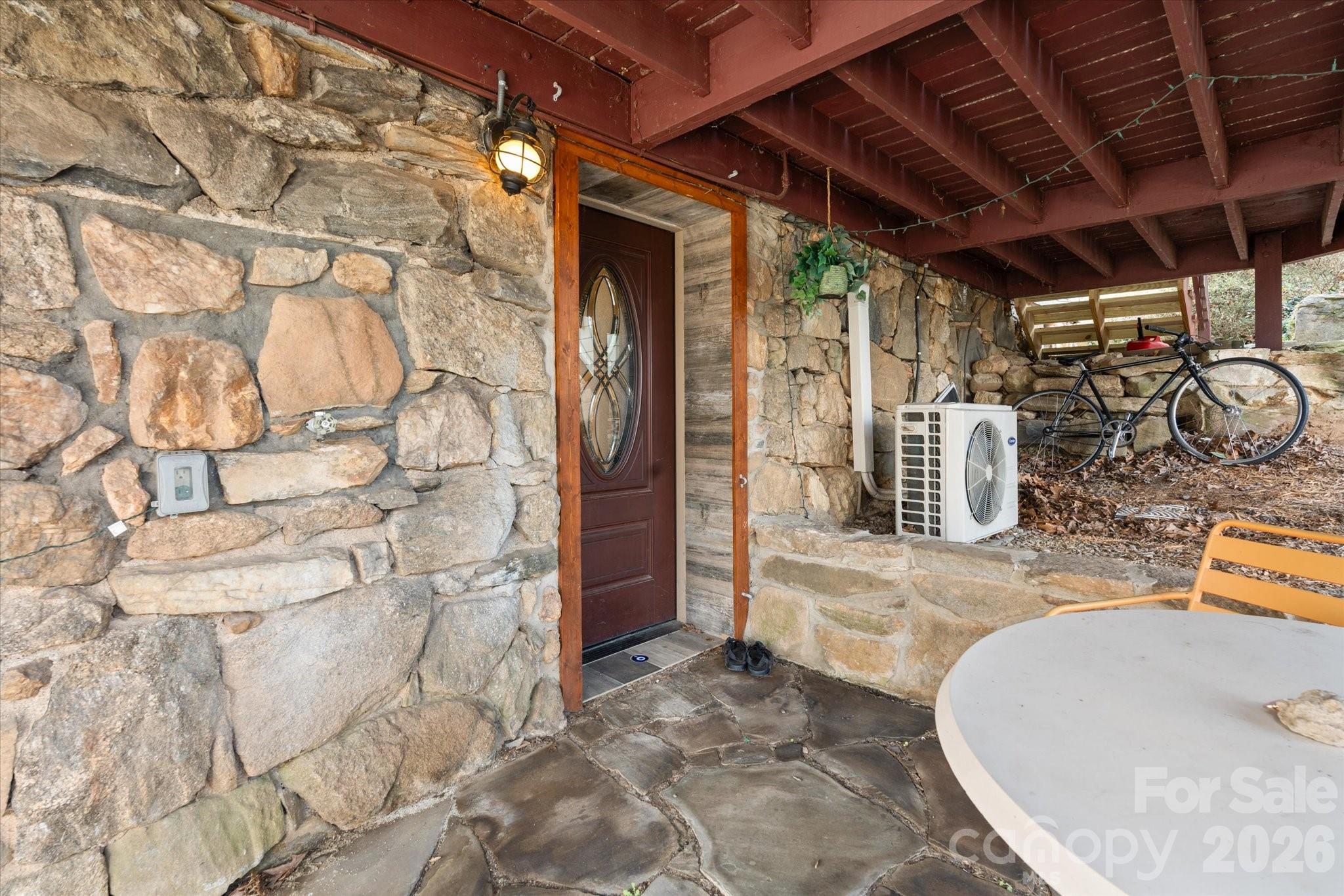 61 Hibriten Drive — Asheville