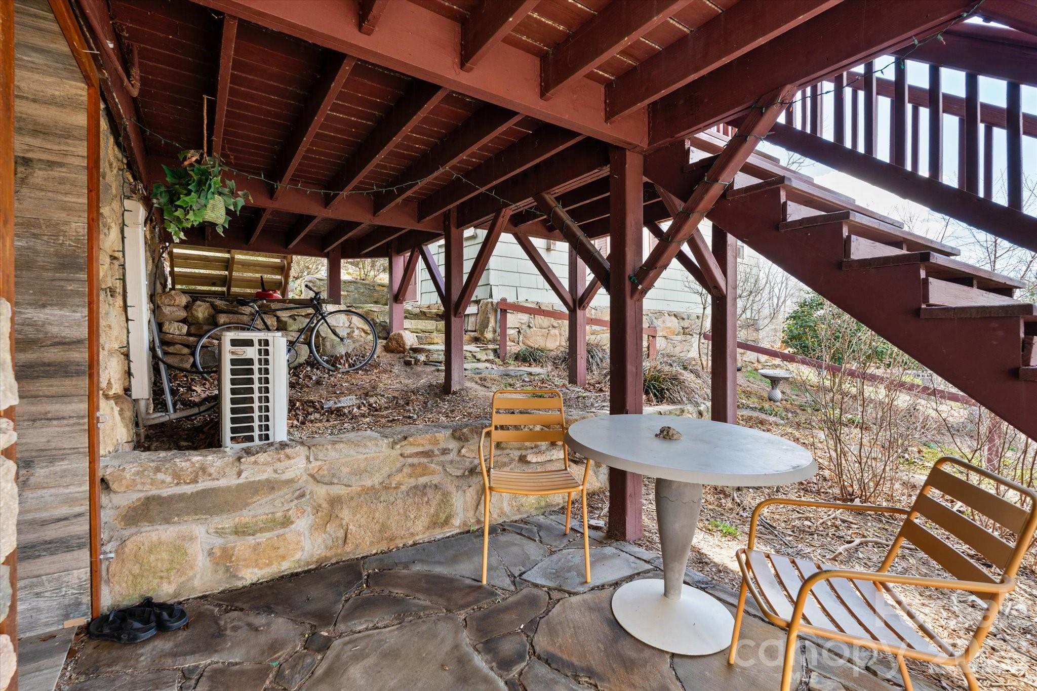 61 Hibriten Drive — Asheville