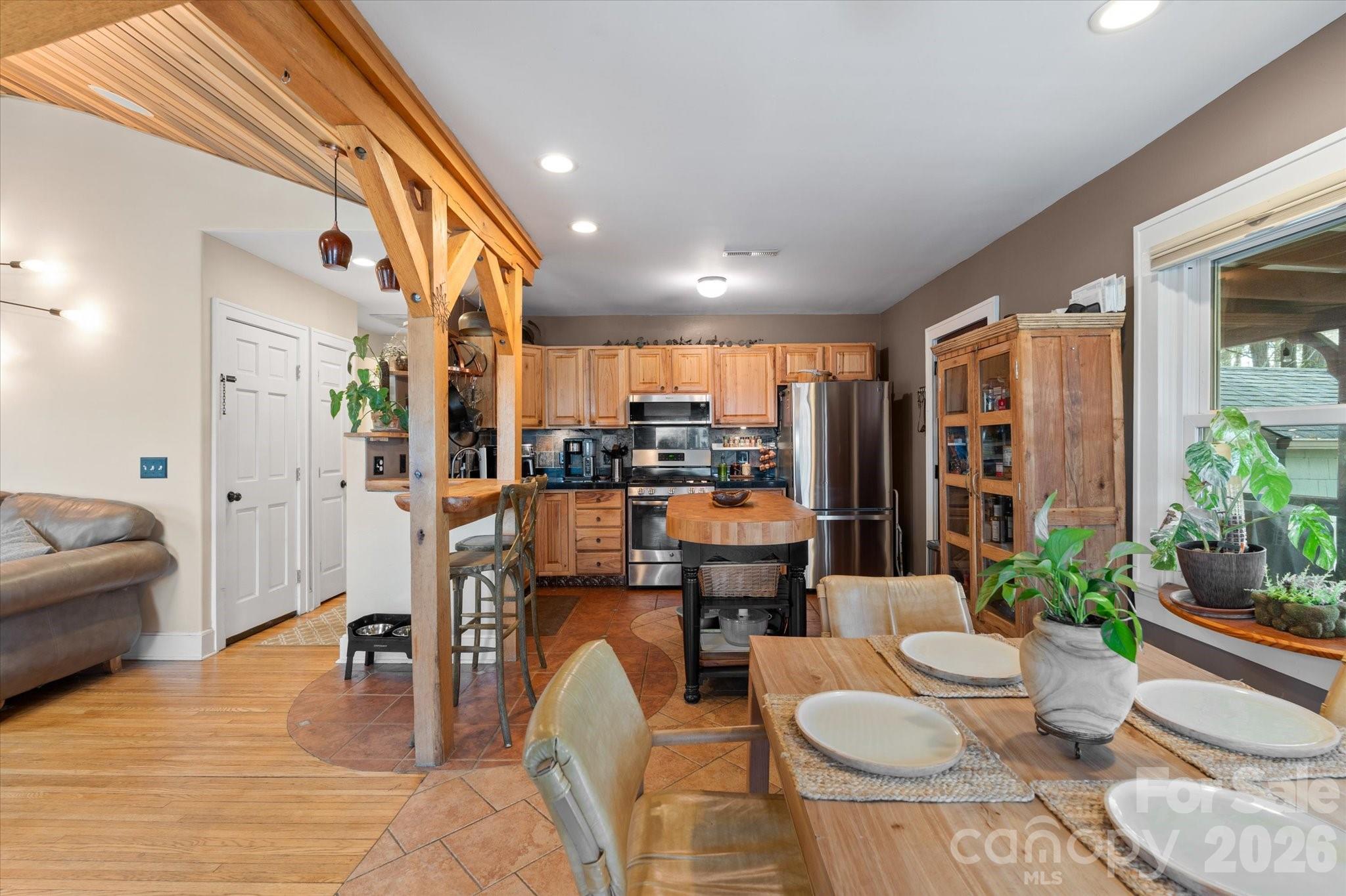 61 Hibriten Drive — Asheville