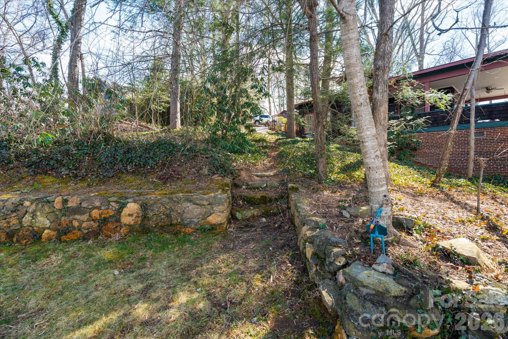 61 Hibriten Drive — Asheville