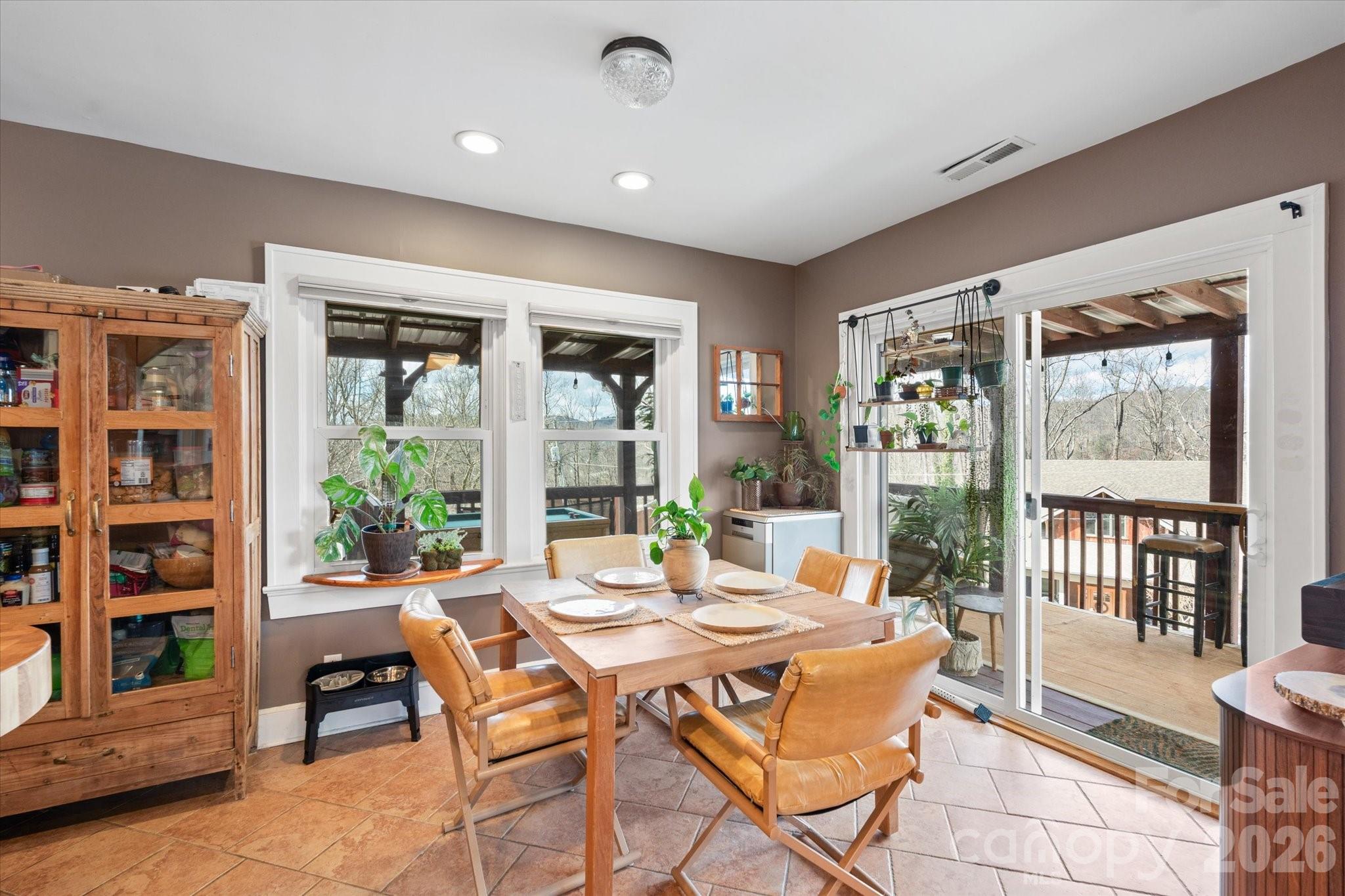 61 Hibriten Drive — Asheville