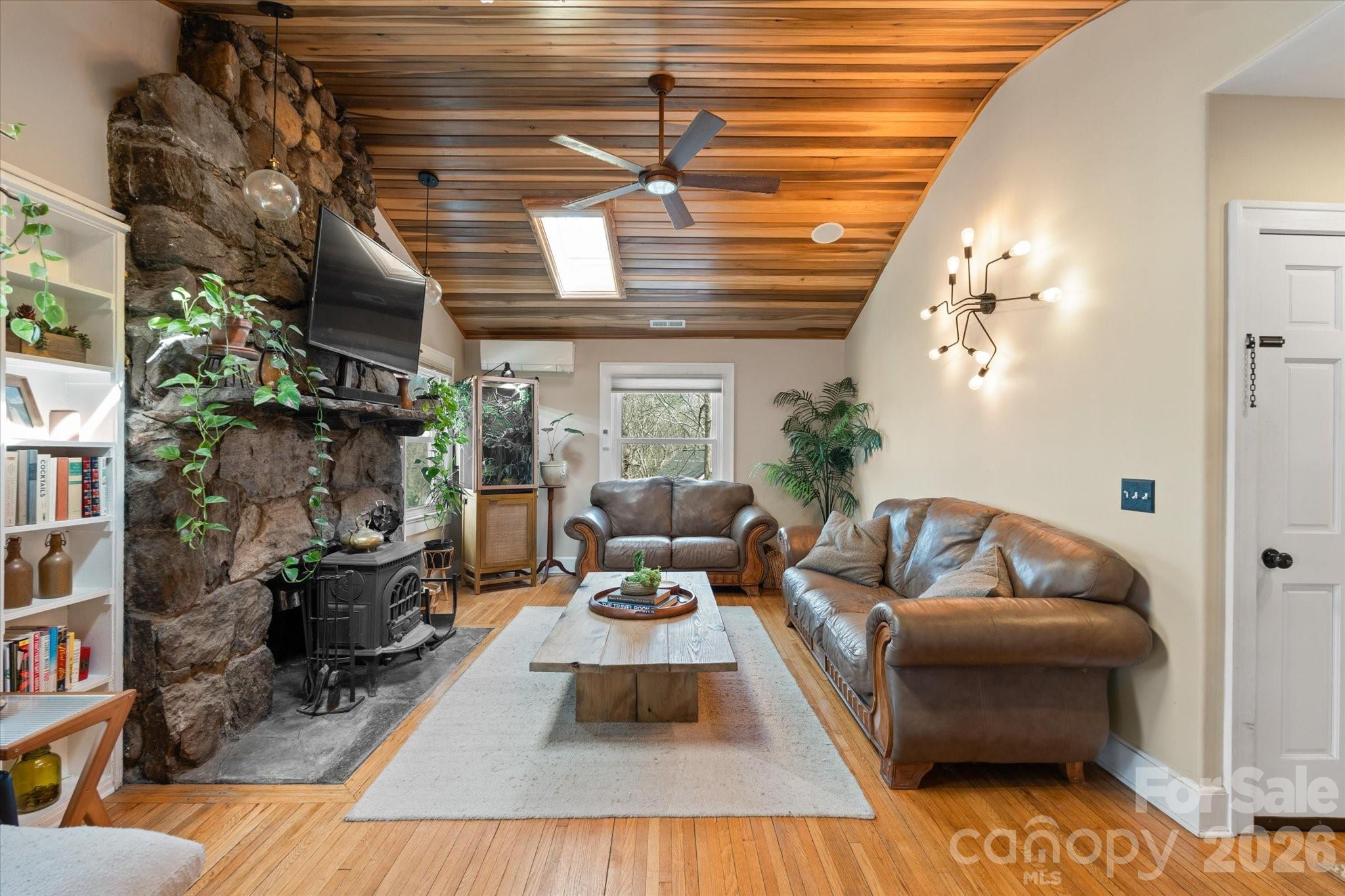 61 Hibriten Drive — Asheville