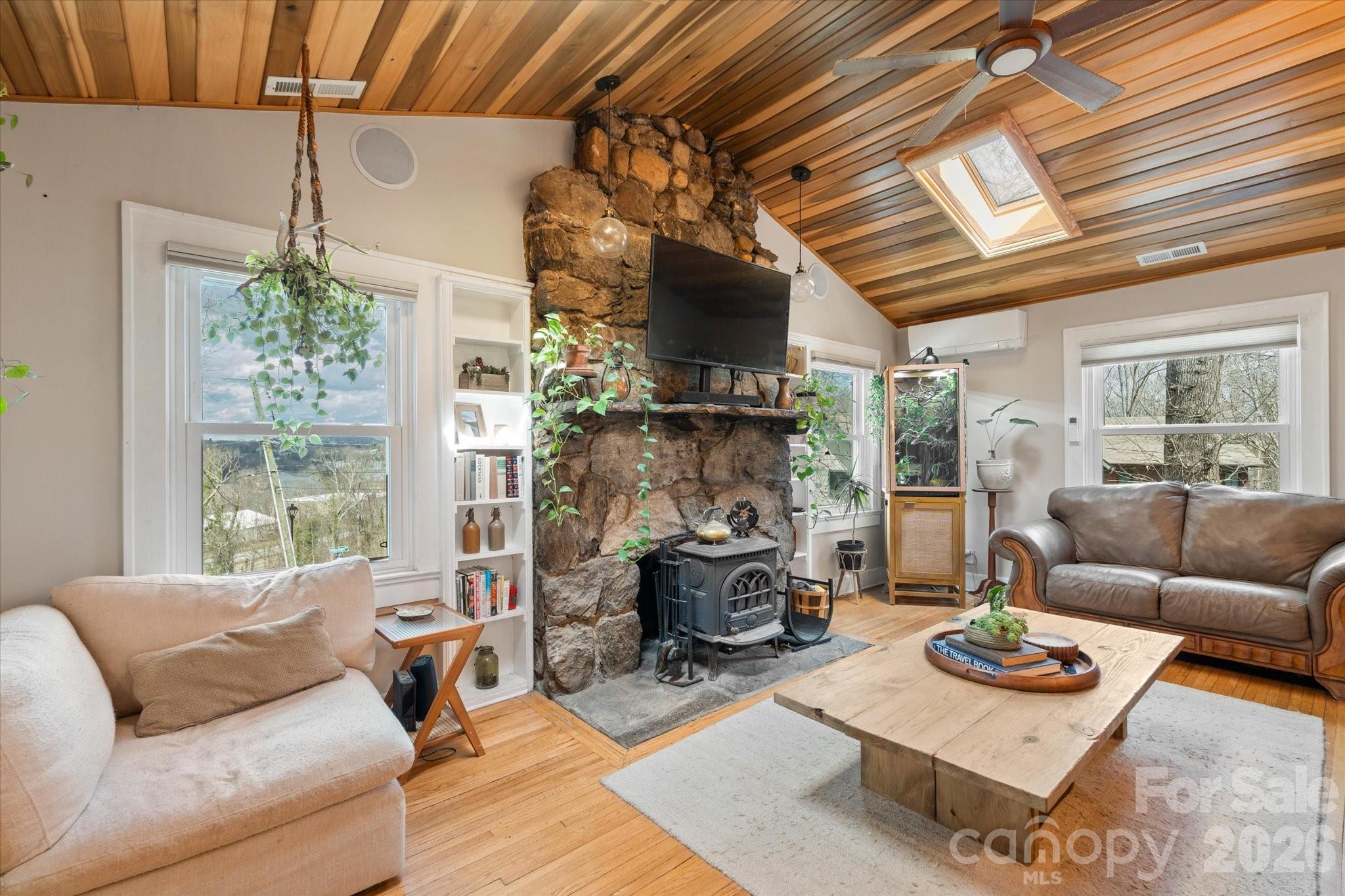61 Hibriten Drive — Asheville
