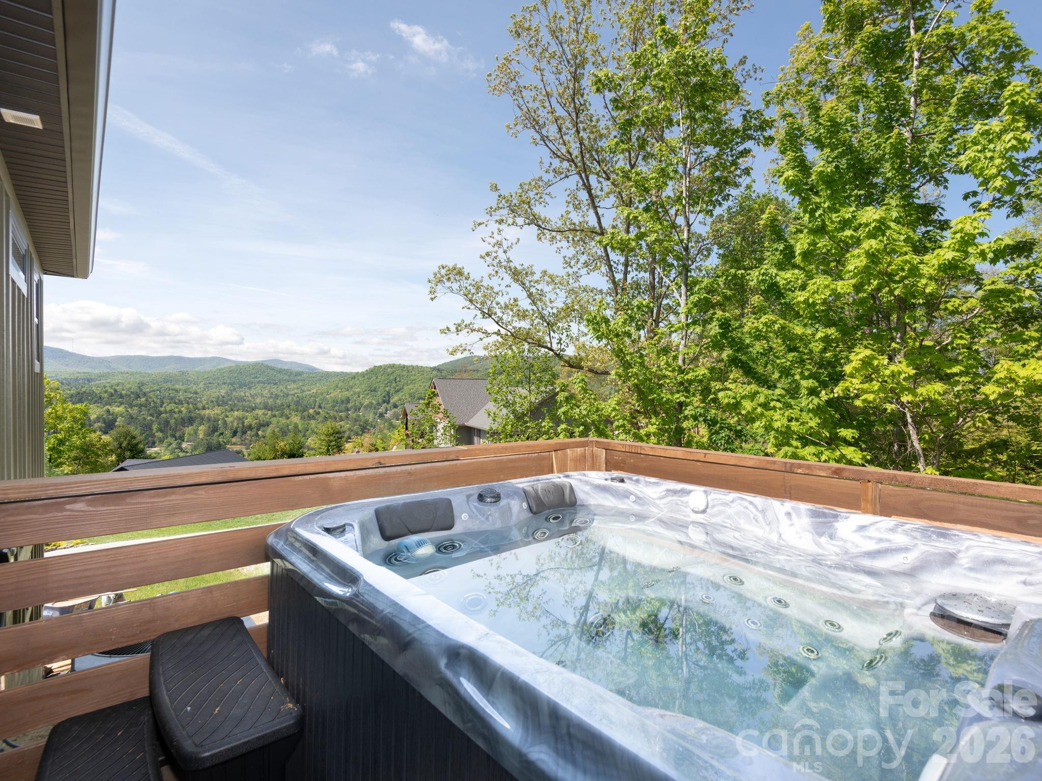 636 Crystal Heights Drive — Hendersonville