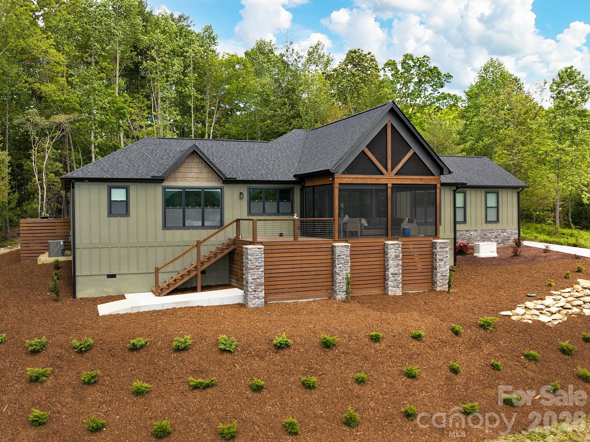 636 Crystal Heights Drive — Hendersonville