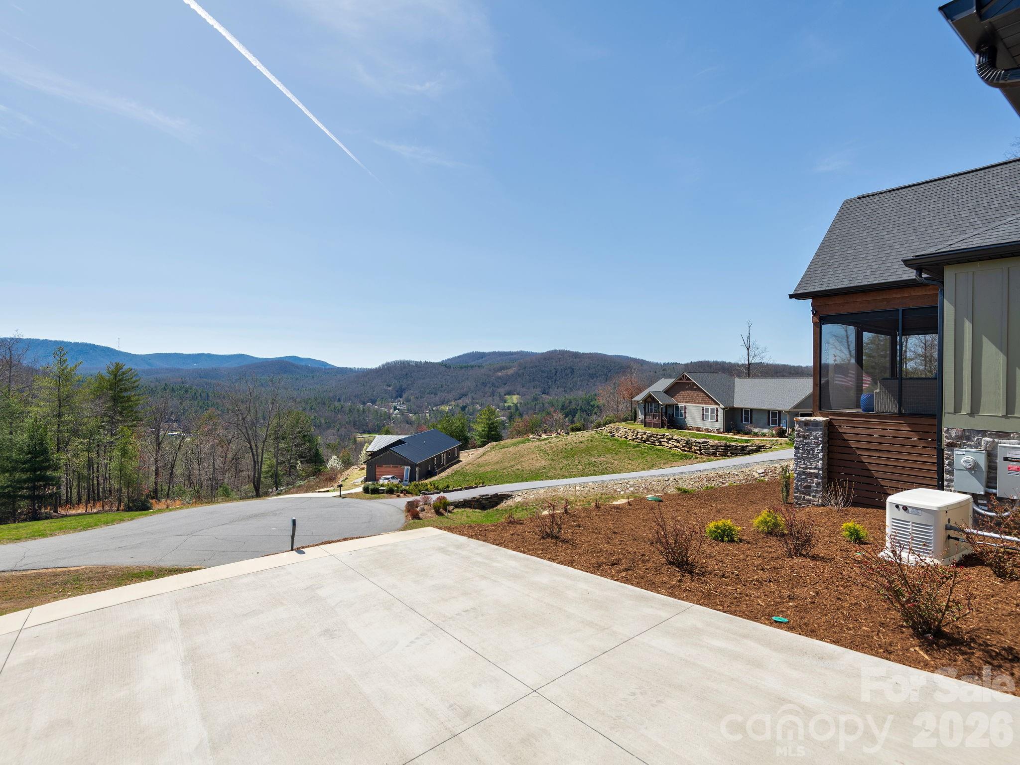 636 Crystal Heights Drive — Hendersonville