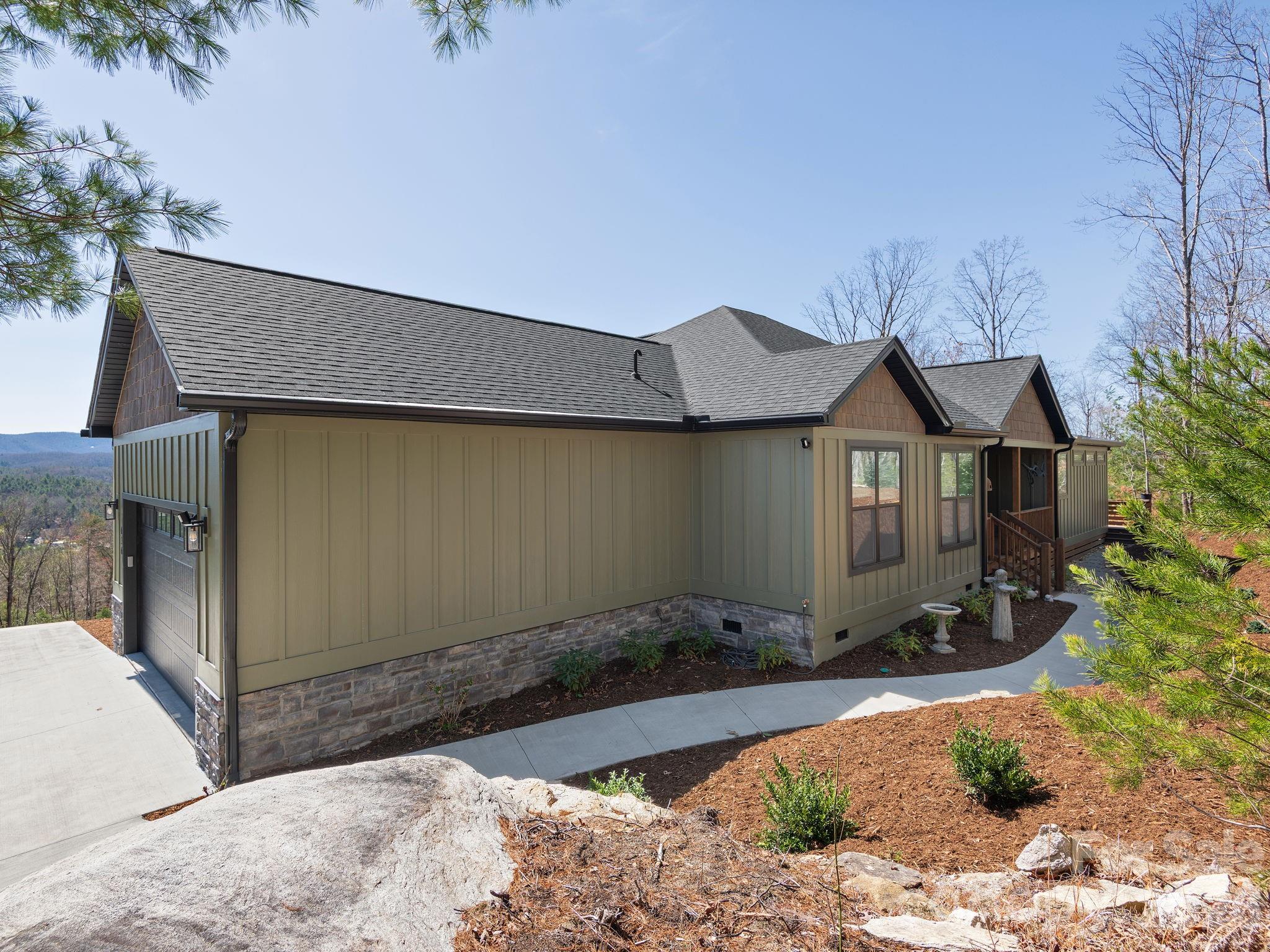 636 Crystal Heights Drive — Hendersonville