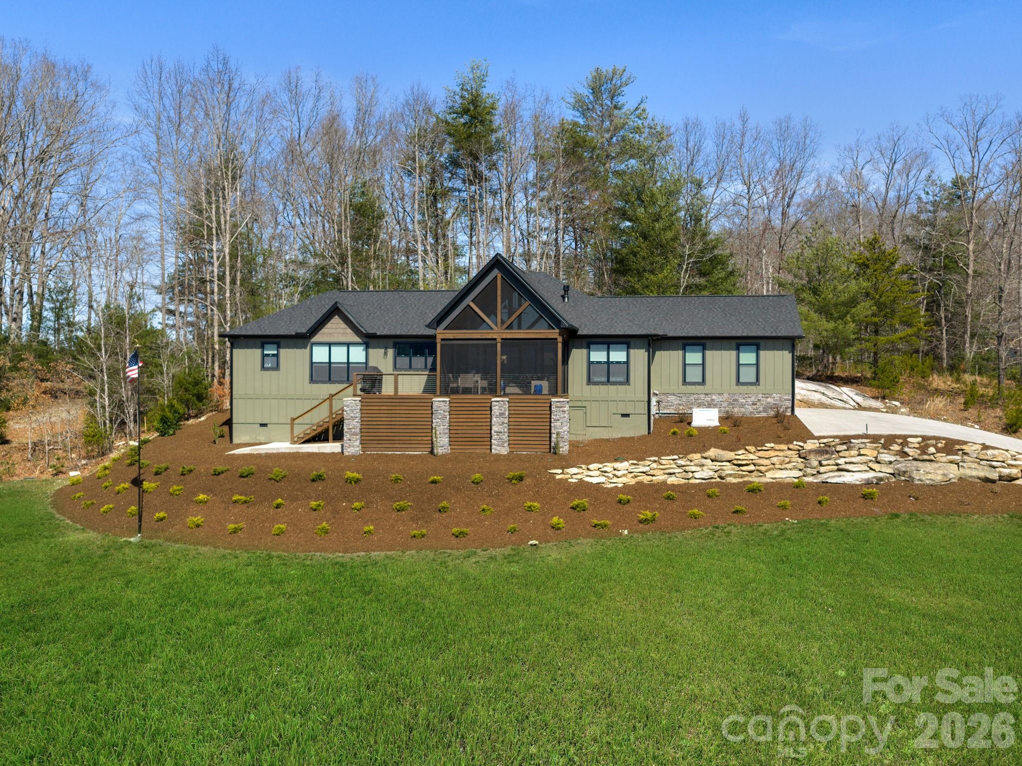 636 Crystal Heights Drive — Hendersonville