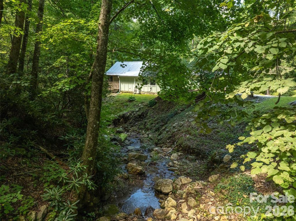 347 Blackberry Inn Road — Weaverville