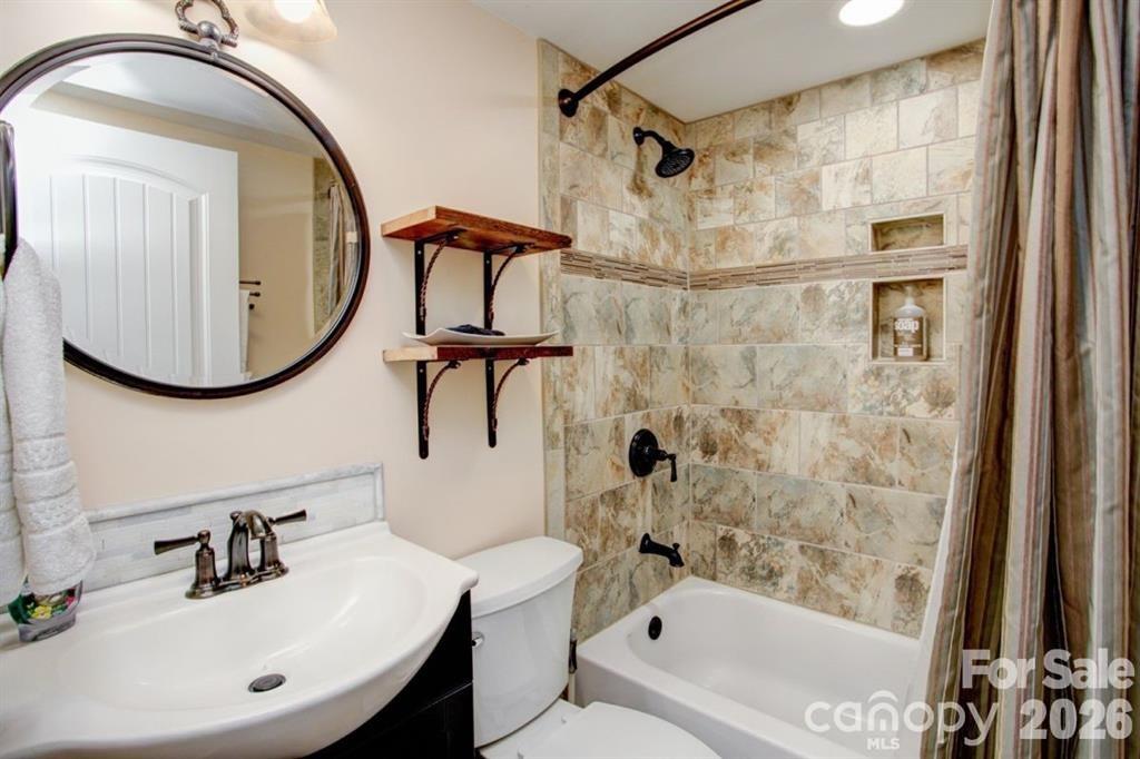 347 Blackberry Inn Road — Weaverville