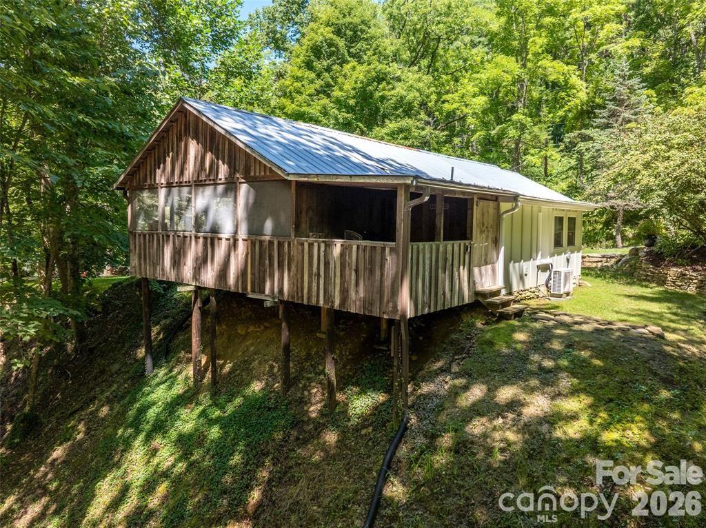 347 Blackberry Inn Road — Weaverville
