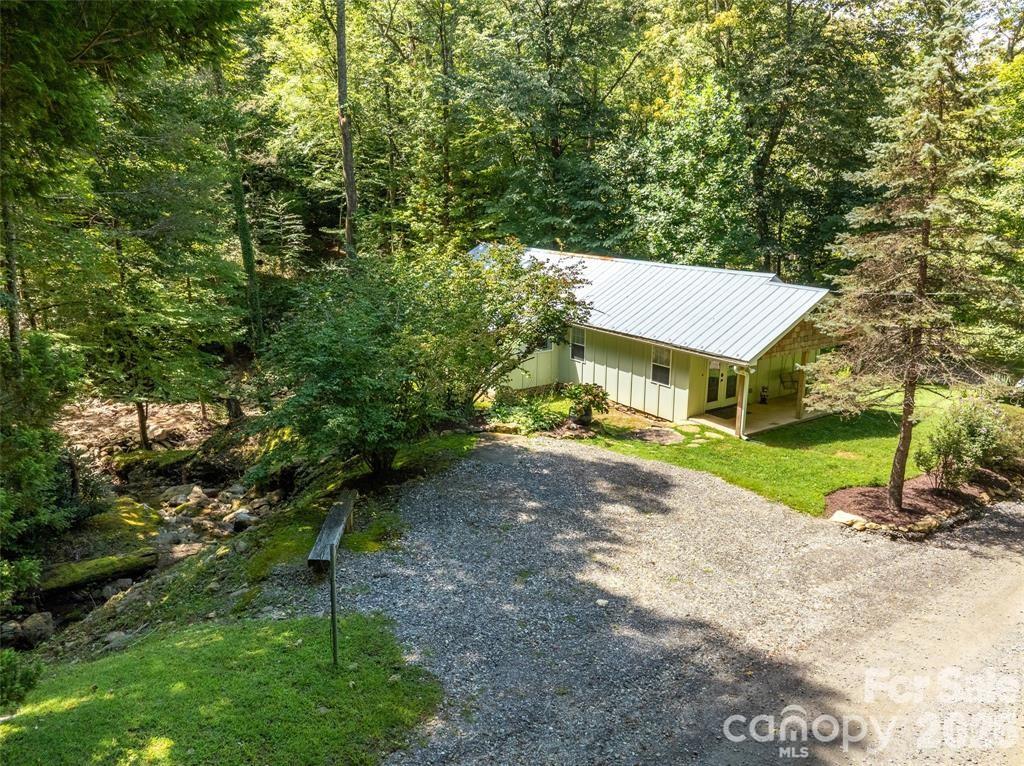 347 Blackberry Inn Road — Weaverville