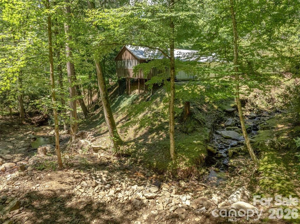 347 Blackberry Inn Road — Weaverville