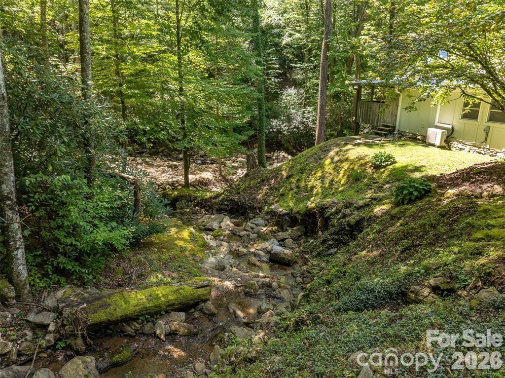 347 Blackberry Inn Road — Weaverville