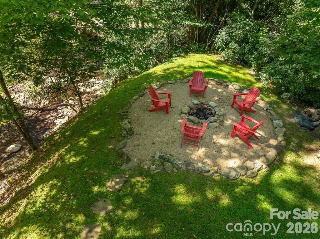347 Blackberry Inn Road — Weaverville