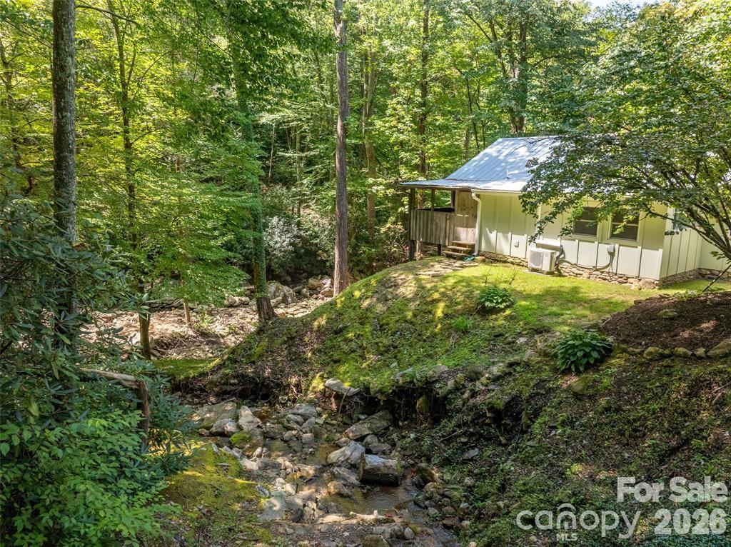 347 Blackberry Inn Road — Weaverville