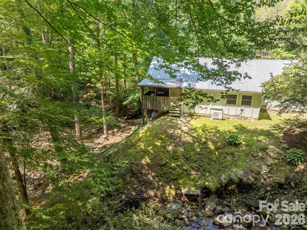 347 Blackberry Inn Road — Weaverville