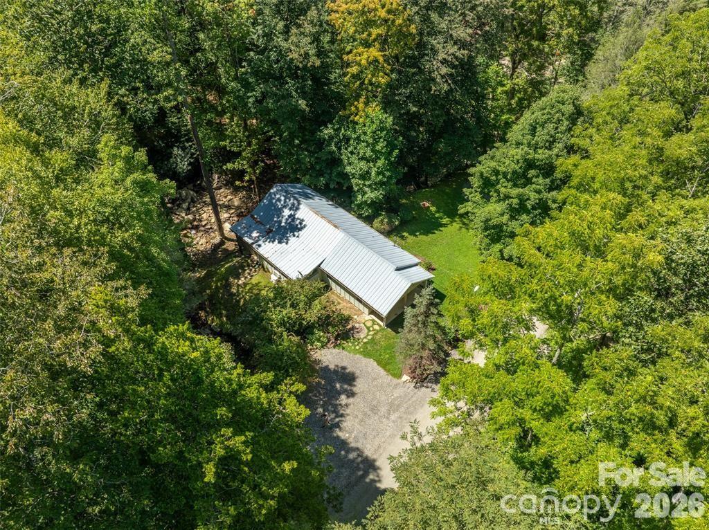 347 Blackberry Inn Road — Weaverville