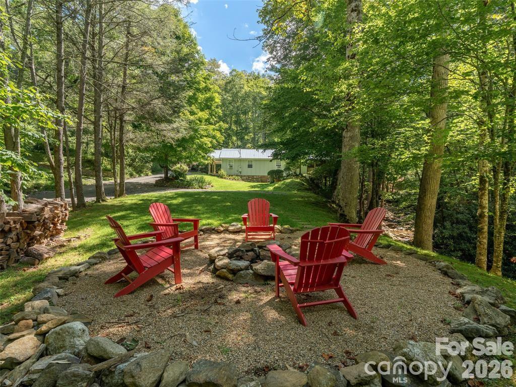 347 Blackberry Inn Road — Weaverville