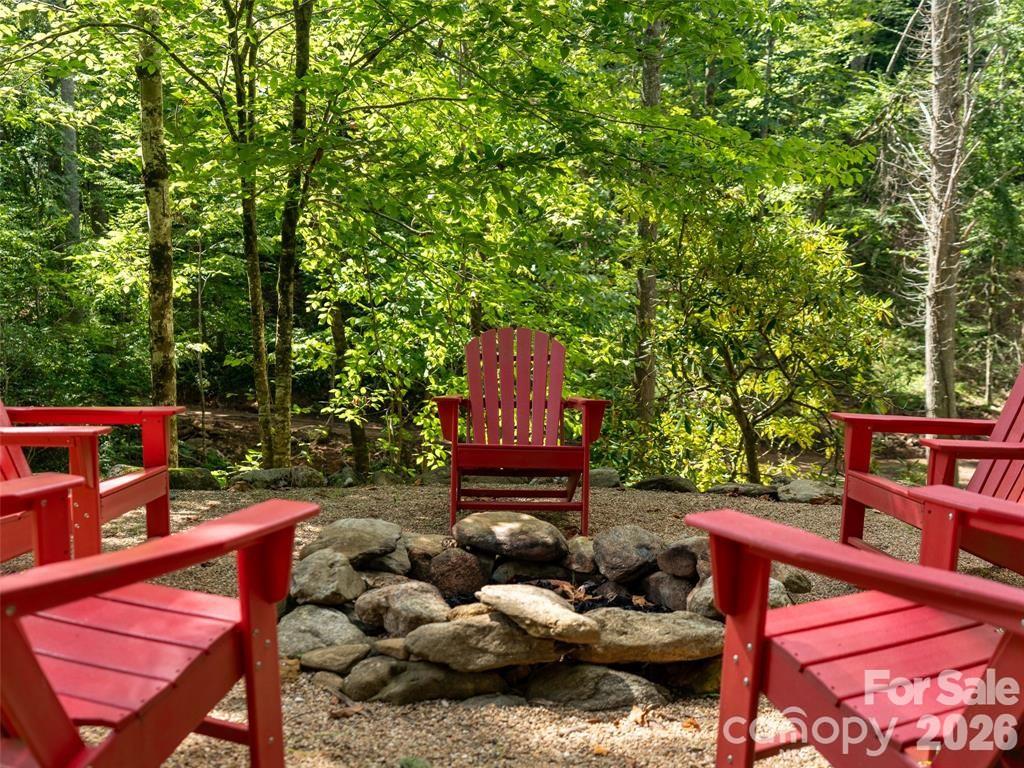 347 Blackberry Inn Road — Weaverville