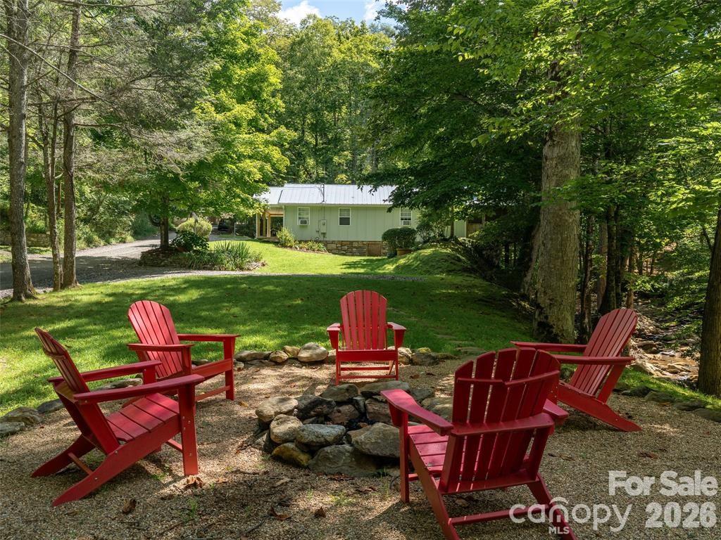 347 Blackberry Inn Road — Weaverville
