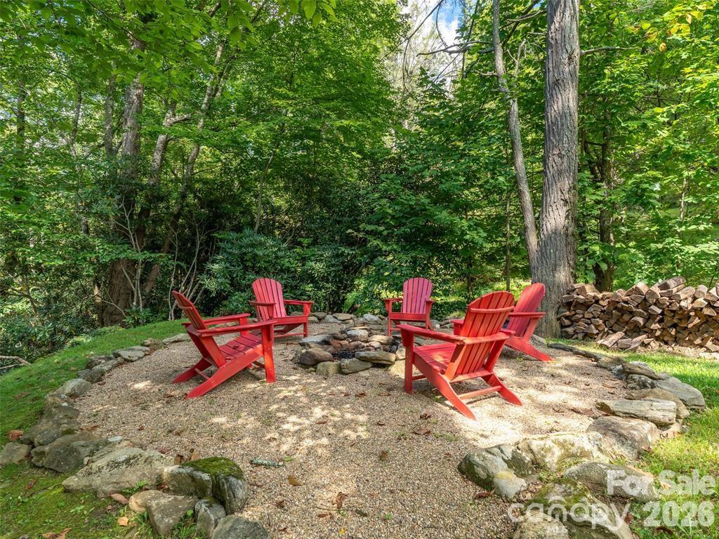 347 Blackberry Inn Road — Weaverville