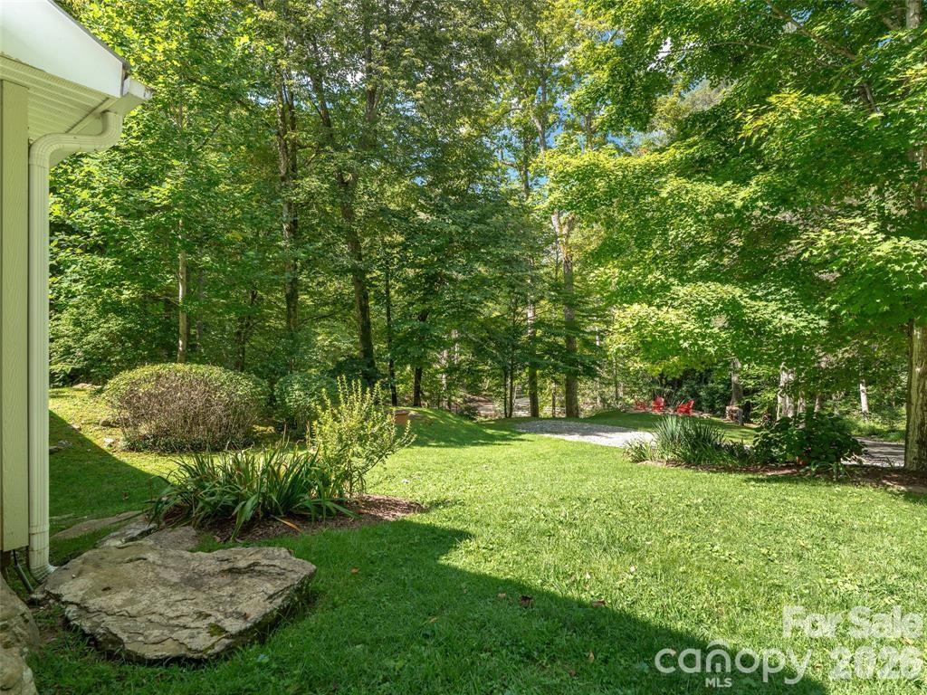 347 Blackberry Inn Road — Weaverville