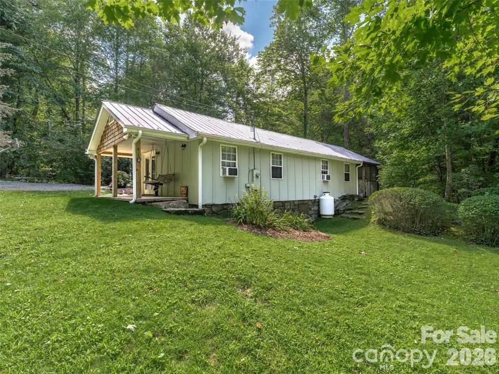 347 Blackberry Inn Road — Weaverville