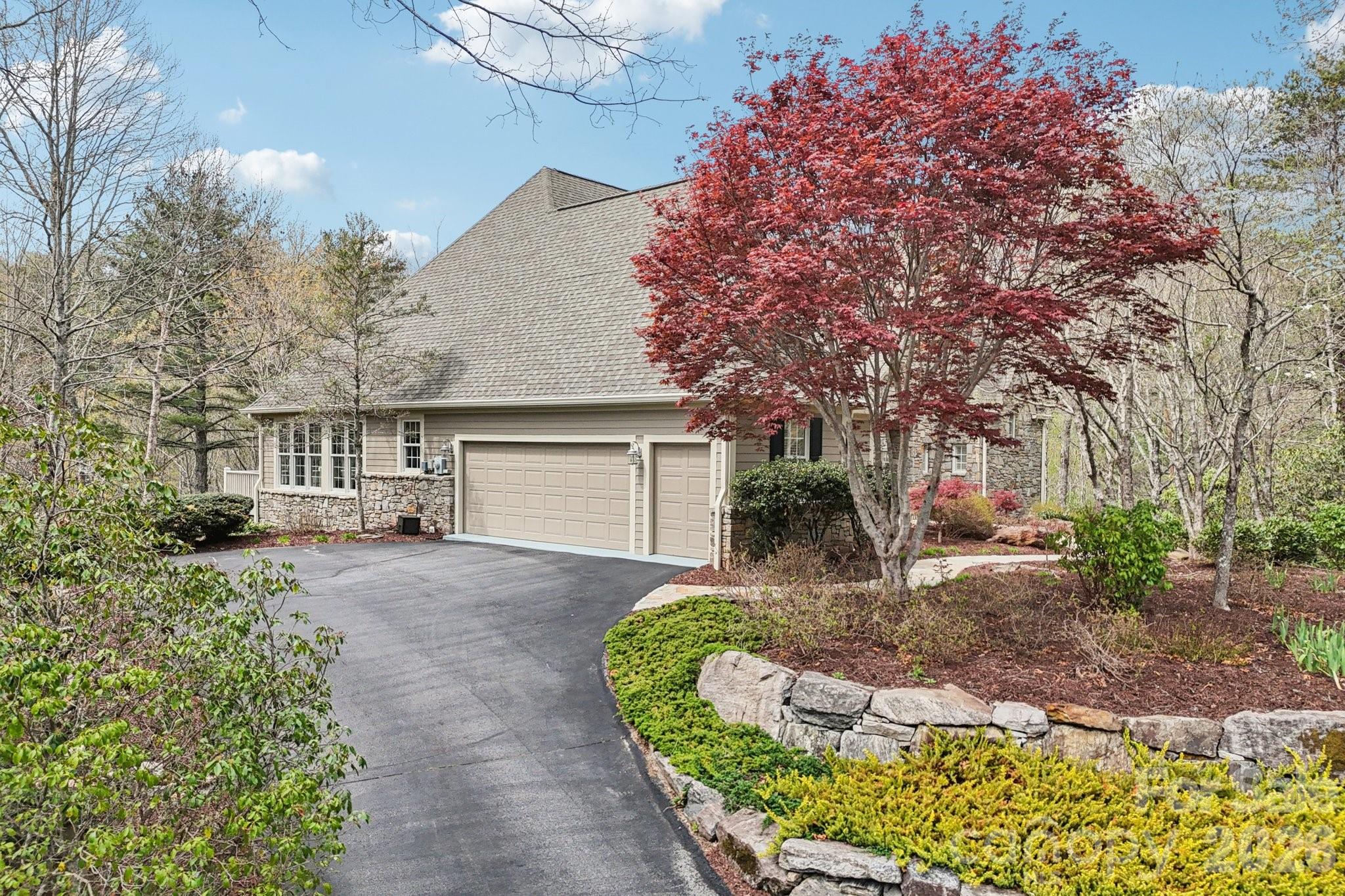 304 Pine Forest Trace — Hendersonville
