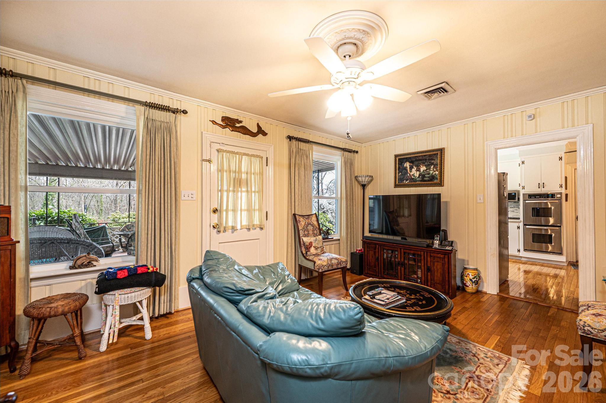 1724 2nd Avenue NW — Hickory