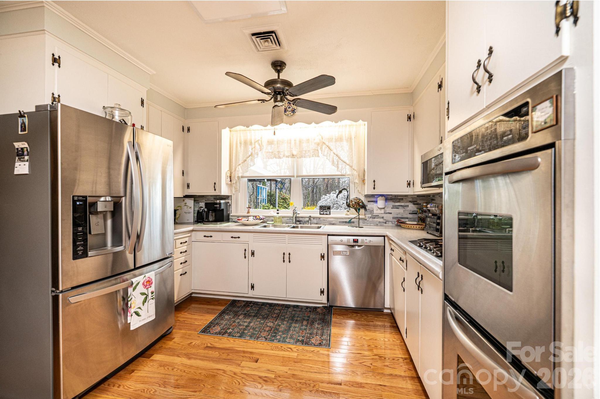 1724 2nd Avenue NW — Hickory