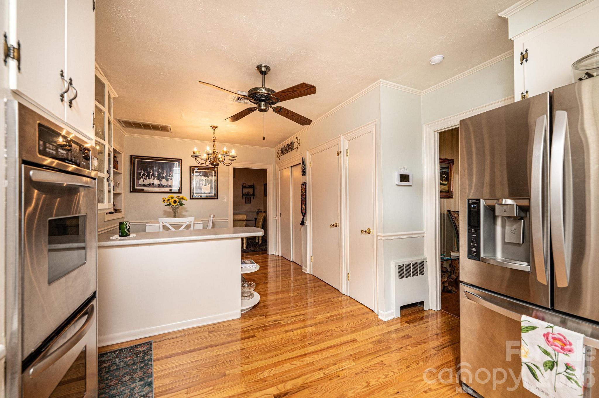1724 2nd Avenue NW — Hickory