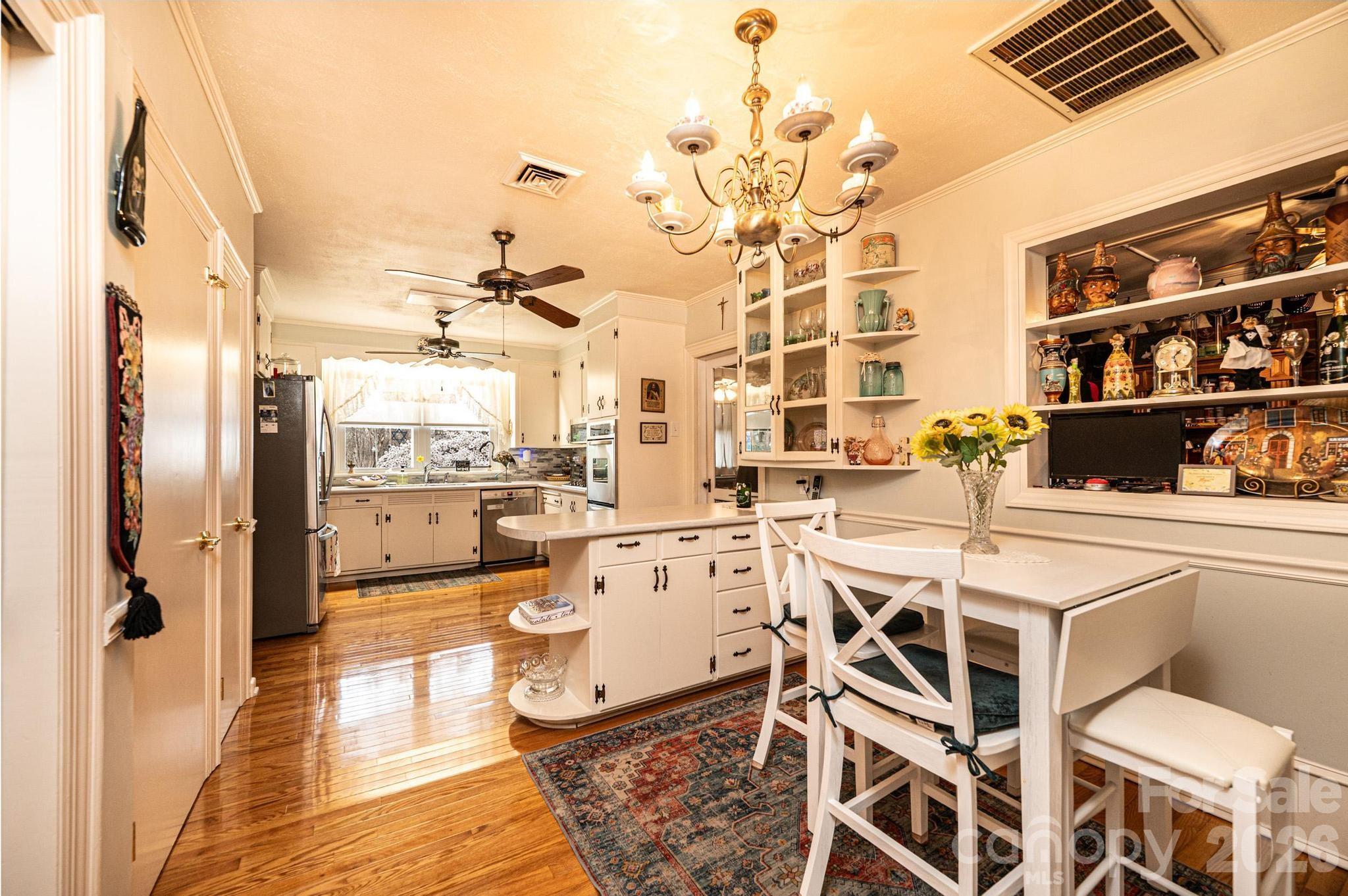 1724 2nd Avenue NW — Hickory